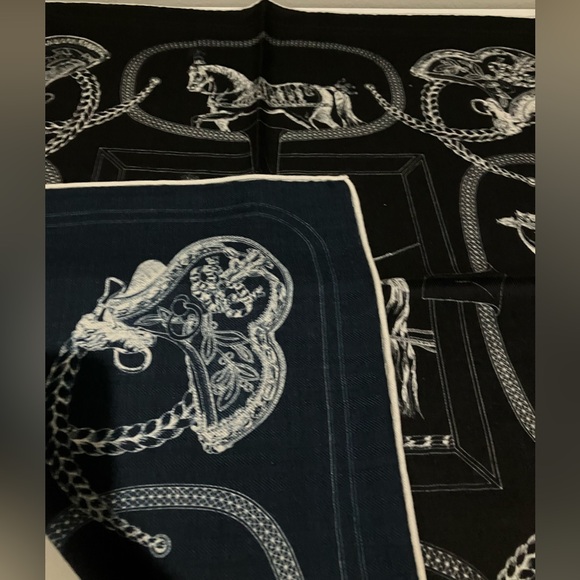 30% silk 70% wool blend scarf bandana reversible equestrian - Picture 2 of 6